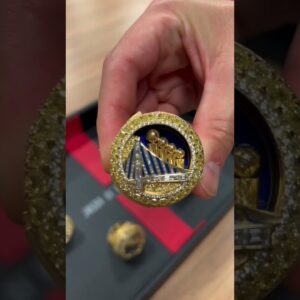 A look INSIDE Steph Curry's ring 💍