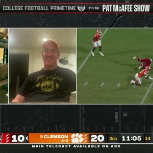 Peyton Manning critiques Pat McAfee's throwing form 🤣 | ESPN College Football