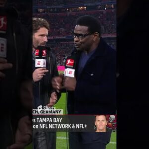 Michael Irvin talking football on a football pitch 🧐⚽️🏈