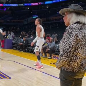 Jimmy Goldstein watches Jamal Murray and Aaron Gordon warm up prior to Nuggets-Lakers 🤩