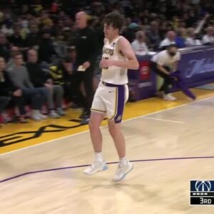 Austin Reaves limps off court, into locker room after apparent right ankle injury