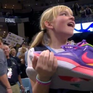 This young fan’s reaction to receiving Ja Morant’s sneakers is so wholesome ❤️👟