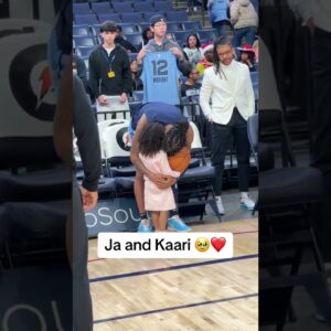 Ja with his daughter before the game ❤️